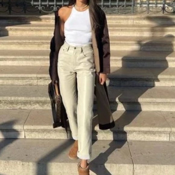 UGG Classic Ultra Mini GUC - Picture 5 of 13